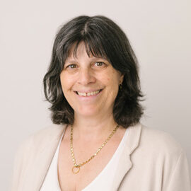 Dr. Claudia Ernstberger